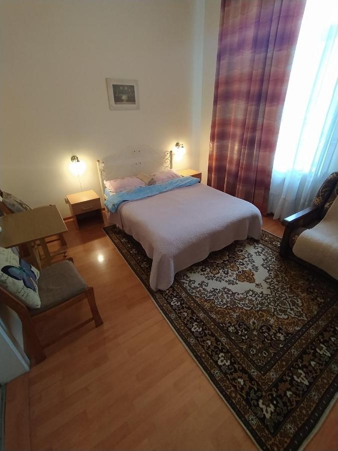 Lviv Rest Zelena Lägenhet Exteriör bild